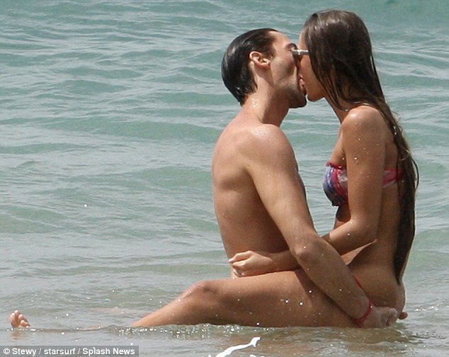 Adrien Brody And Lara Lieto Beach