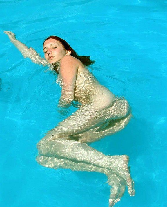 Hot Nude Girls Underwater