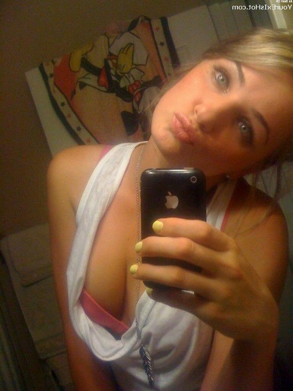 Hot Sexy Blonde Nude Iphone Self Shot