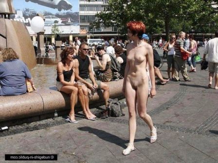 Jenny Set S Nude In Public