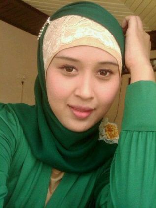 Jilbab Hot Asian Girl