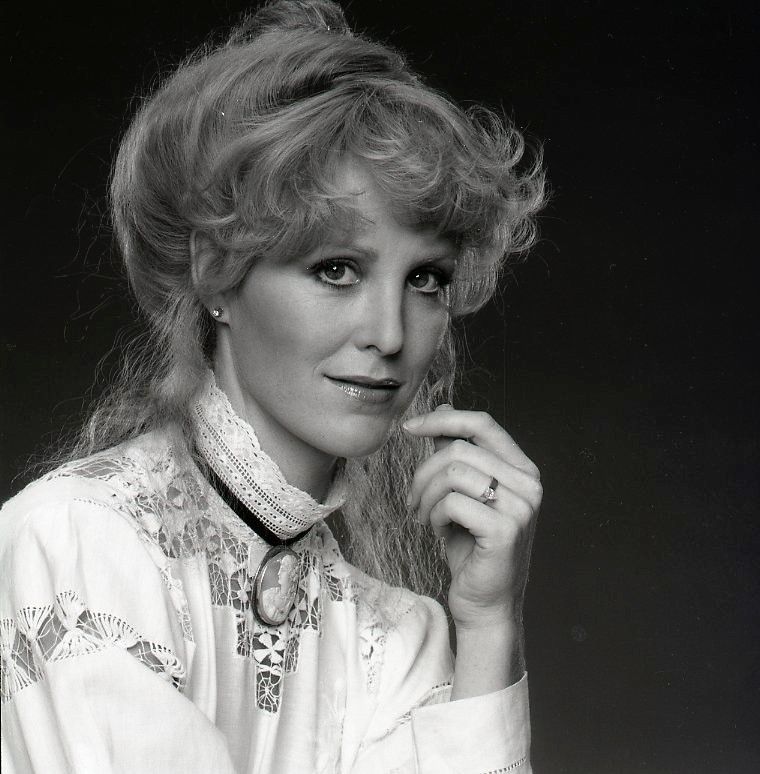 Joanna Kerns
