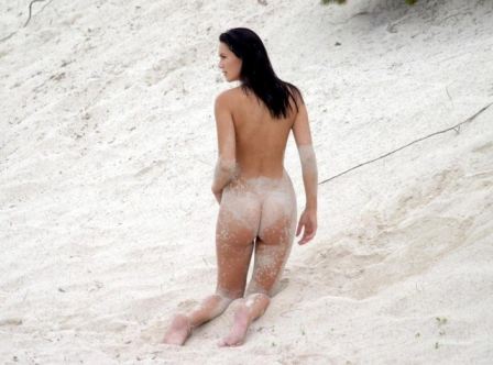 Kelly Clarkson On The Beach Nude