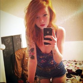 Lass Suicide Girl Selfie