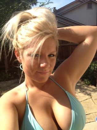 Milf Bikini Cleavage Busty Selfie