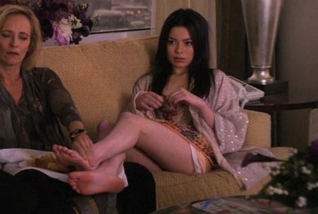 Miranda Cosgrove Toes