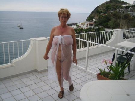 Naughty Amateur Mature Nude Woman On Vacation