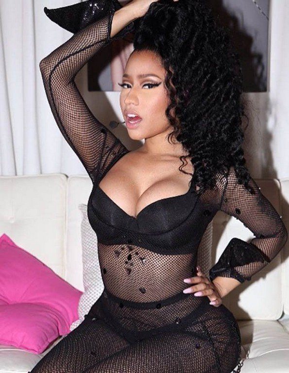 Nicki Minaj Sexy Hot In Black Bikini Images
