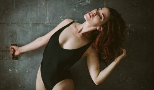 Nicole Vaunt Girl Pose