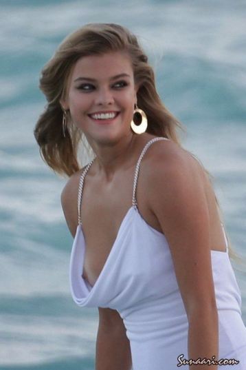 Nina Agdal Nip Slip