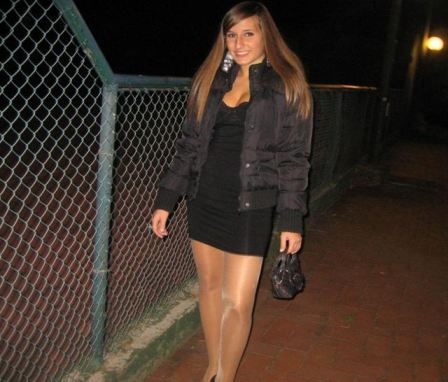 Non Nude Girls In Pantyhose