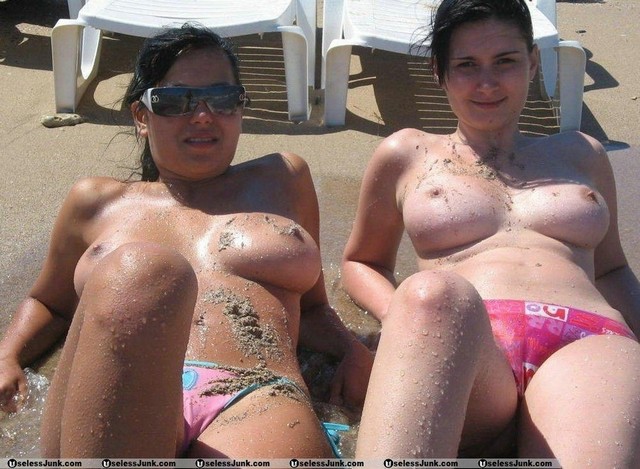 Nude Amateur Topless And Cameltoe On Beach