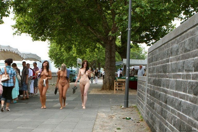 Nude Girls Taking A Walk In Public