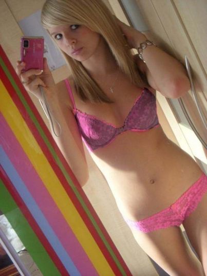 Pink Teen Girl Selfies