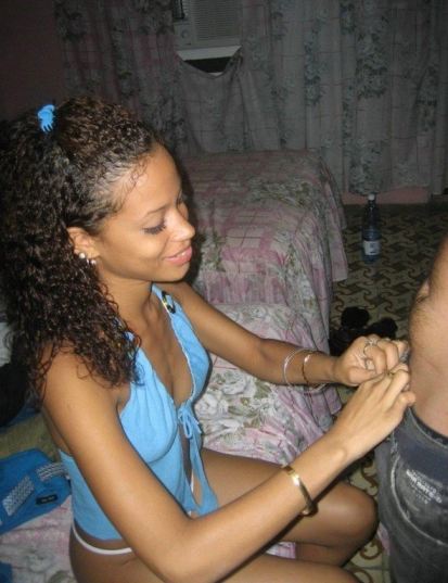 Pretty Black Girl Sucking A Very Lucky Guy Blowjob Oral