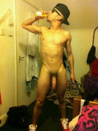 Rapper Chris Brown Nude