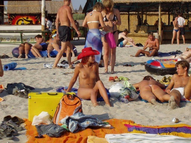 Red Hat Cowgirl Show Her Cute Titties