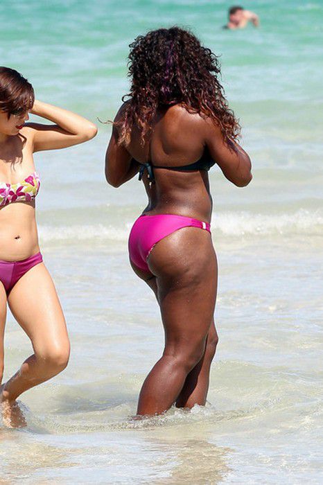 Serena Williams Beach Hot