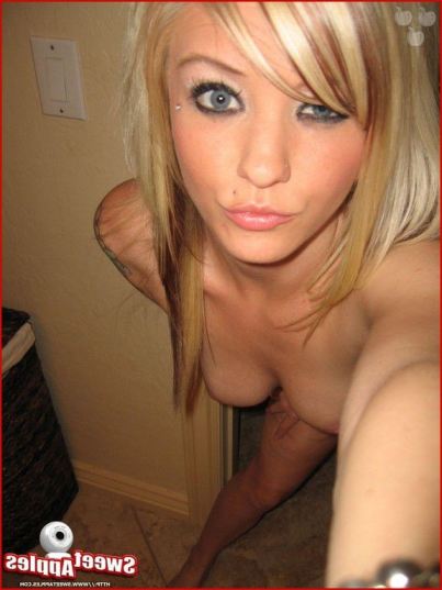 Sexy Naked Blonde Amateurs