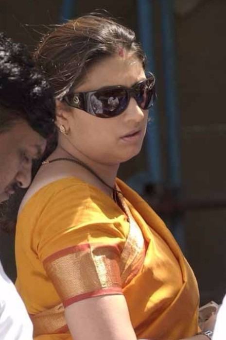 Smriti Irani Hot