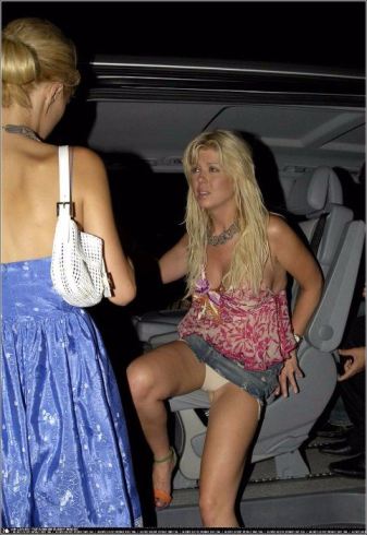 Tara Reid Upskirt