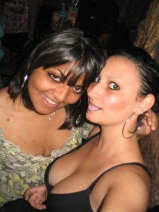 Teen Tight Top Cleavage
