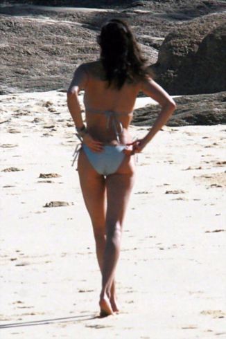 Teri Hatcher Bikini
