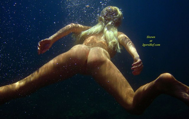 Underwater Nude Diving Girls