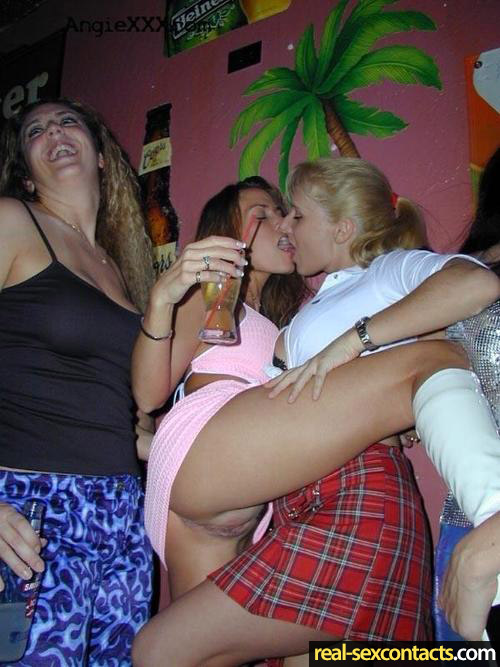 Upskirt Oops Pussy Flash