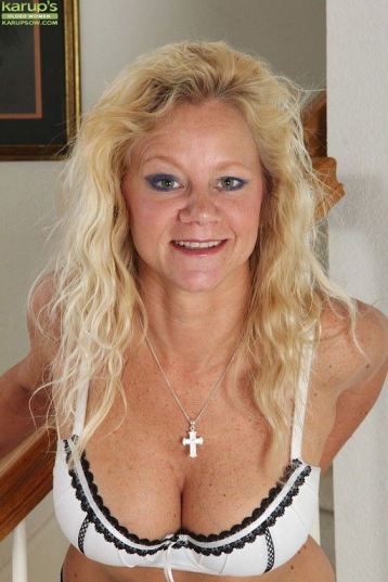 Ali Jones Mature