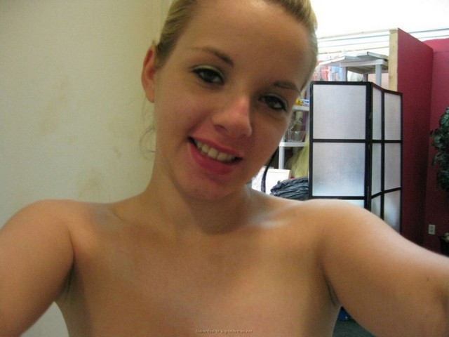 Amateur Blond Self Pics Set
