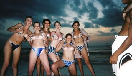 Amateur Group Girls Flashing Tits