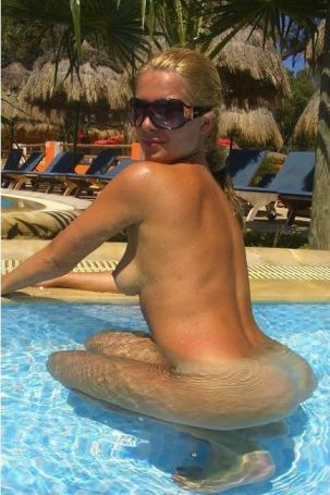 Amateur Nude Wives On Vacation