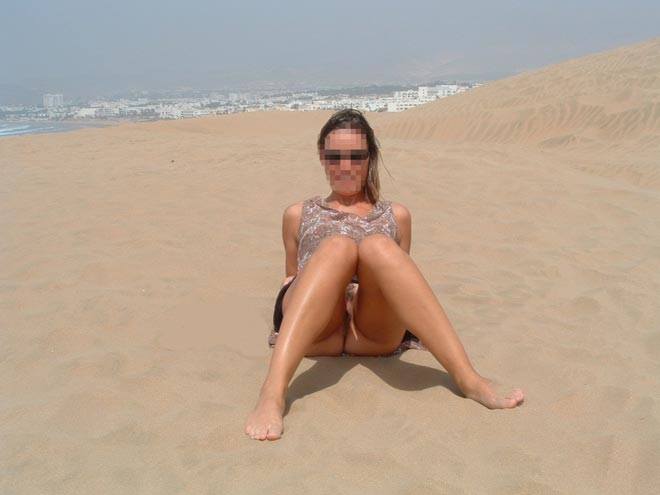 Amateur Nudist Babe Shows Her Muff