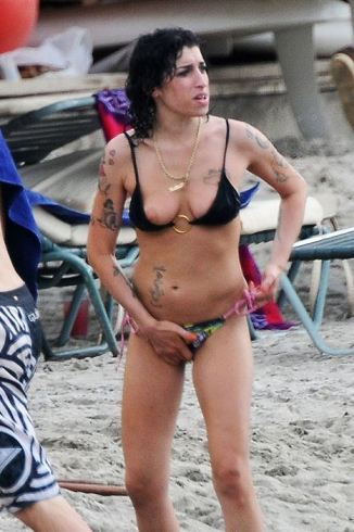 Amy Winehouse Nipple Slip