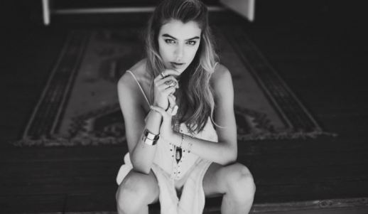 And White Pose Setting View Girl Black