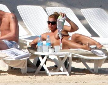 Billie Piper Topless On The Beach Naked Galls Hot Nude Celebrities In Nude Vips