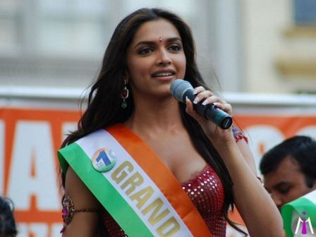 Deepika Padukone Wardrobe Malfunction