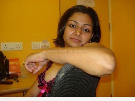 Desi Bhabhi Cleavage