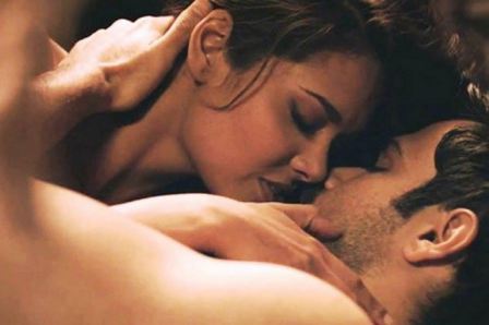 Esha Gupta Kissing Scenes Raaz Hd Photos