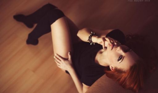 Floor Eyes Passion Model Red Posing Sitting