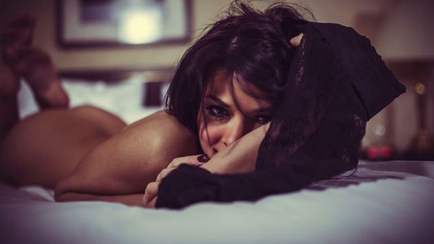 Girl Model Brunette Smile Bed Naked