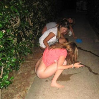 Girls Peeing Pissing