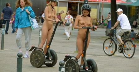 Girls Water Skiing Naked