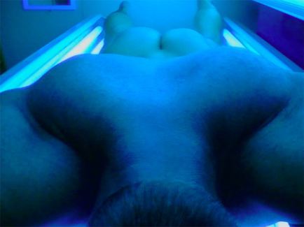 Guys Naked Tanning Bed