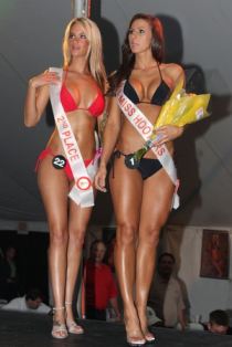 Hooters Bikini Contest 2008