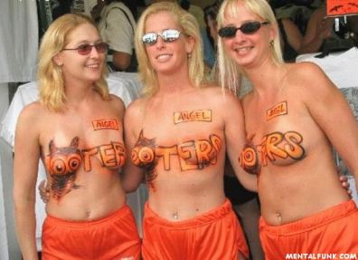 Hooters Restaurant Girls Nude