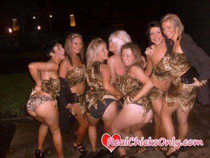 group college girls showing panties