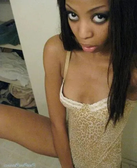 black teen girl bathroom selfies